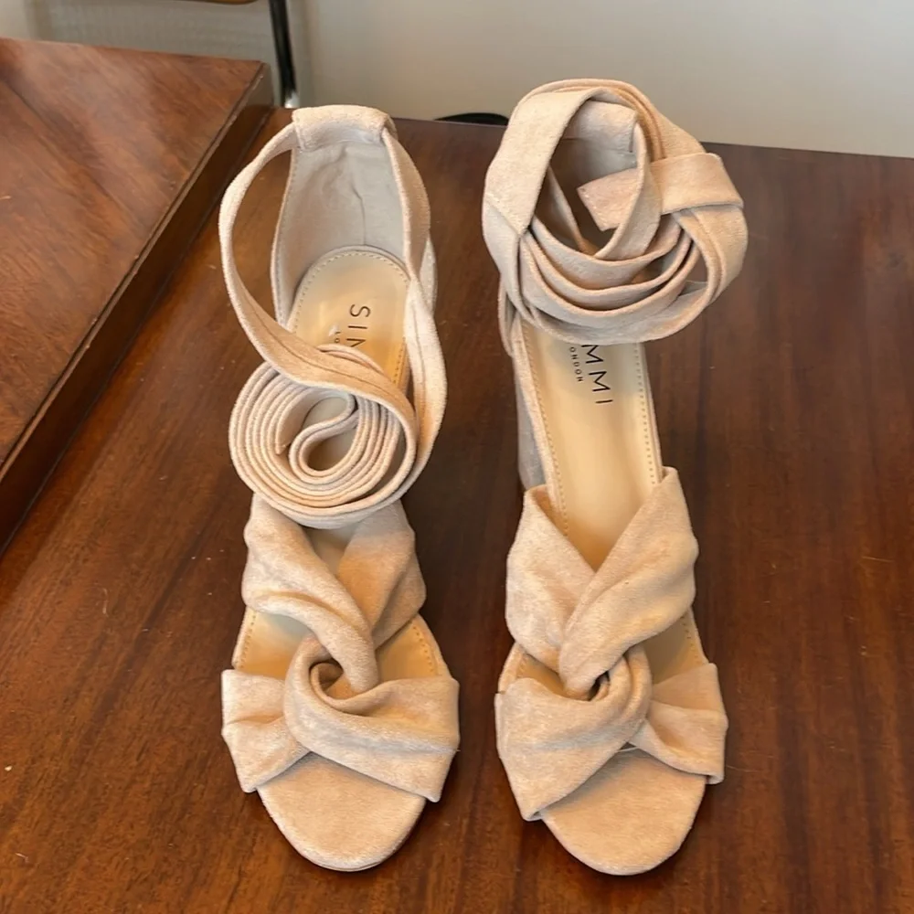 🥡 Simmi London cream suede like fabric block heel ankle wrap heels